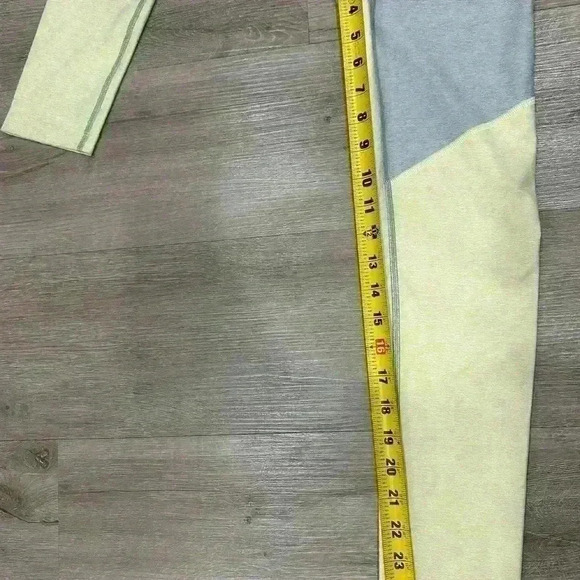 EUC Outdoor Voices Dipped Yellow/Blue Warmup Leggings size small - Picture 6 of 6